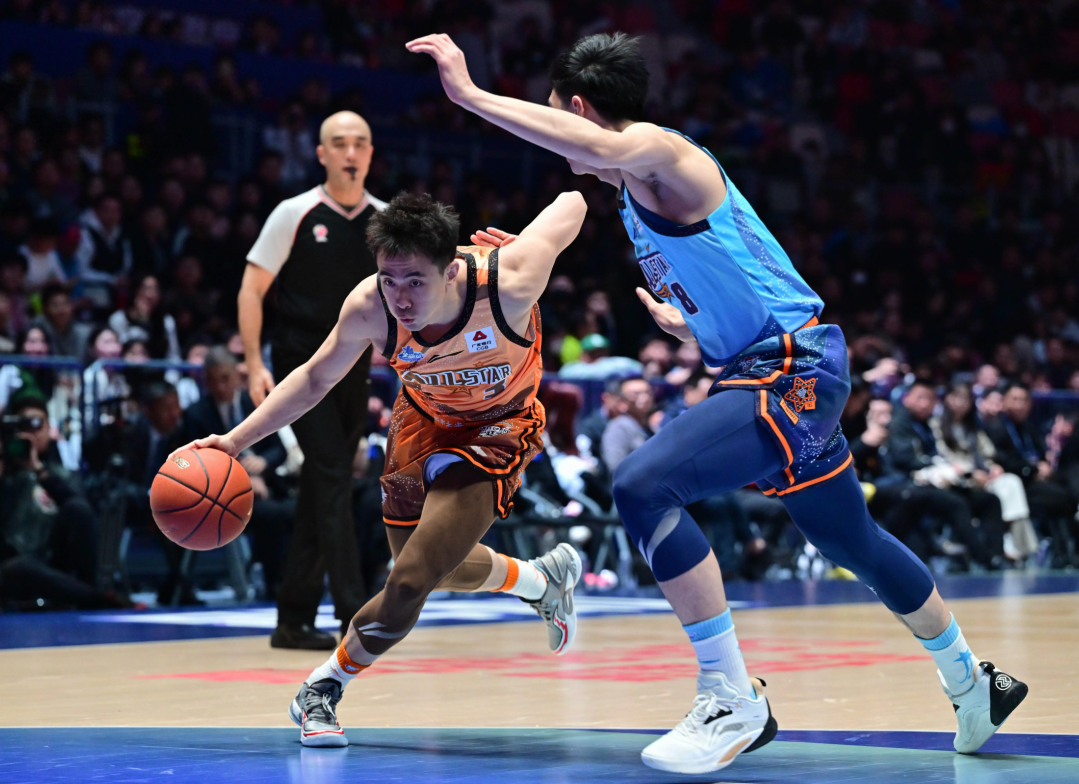 星空体育登录 -包含赛地聚焦——德甲窗口期热度飙升；深圳男篮门线救险；更衣室稳定；轮换策略成焦点的词条