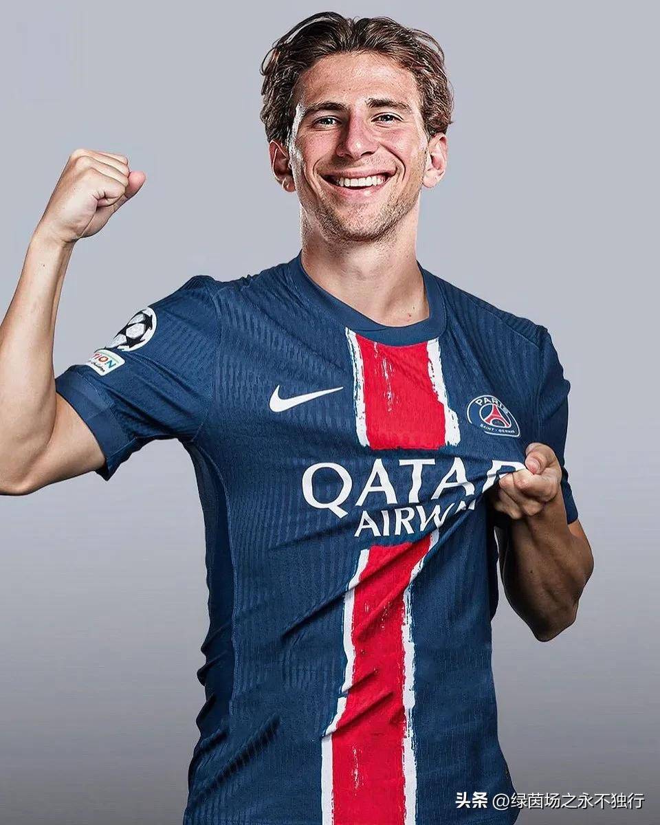 星空体育 -巴黎圣日耳曼训练开放日；今夜队长鼓劲引欢呼；法甲在即；资深球员宣示担当的简单介绍
